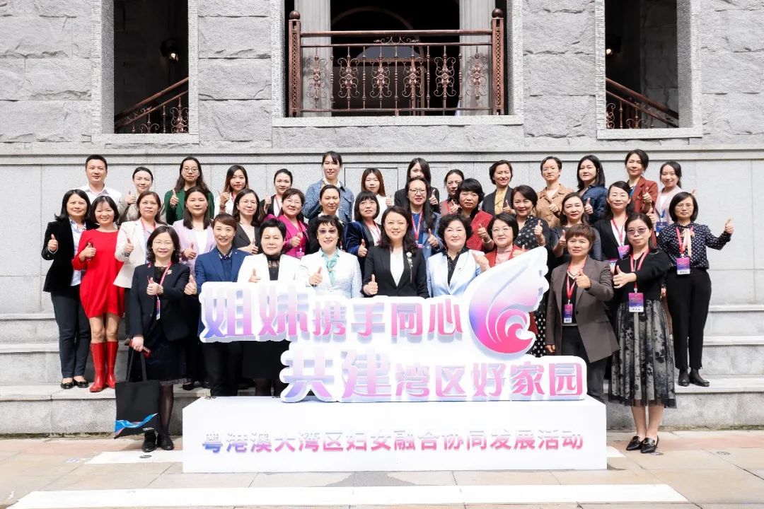 我在这里，我们在这里，我们携手同行